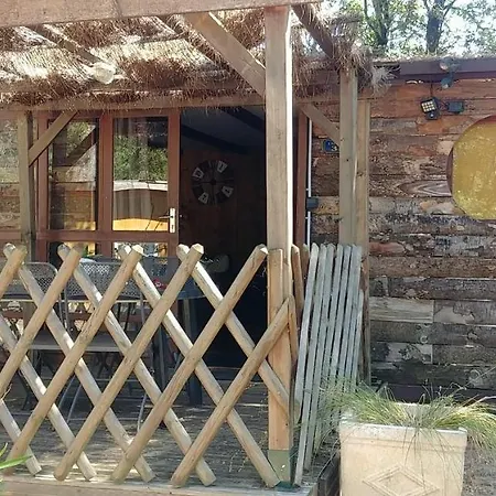 Kemp Chalet Vezenobres *